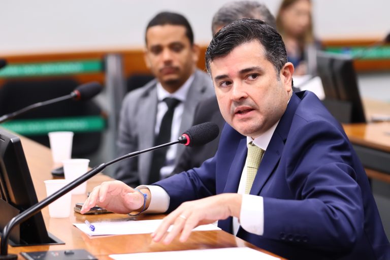 Projeto de Lei Complementar (PLP) 45/23 regulamenta o funcionamento do Comitê de Política Monetária (Copom) O objetivo é garantir segurança jurídica às deliberações do órgão, que pertence ao Banco Central.