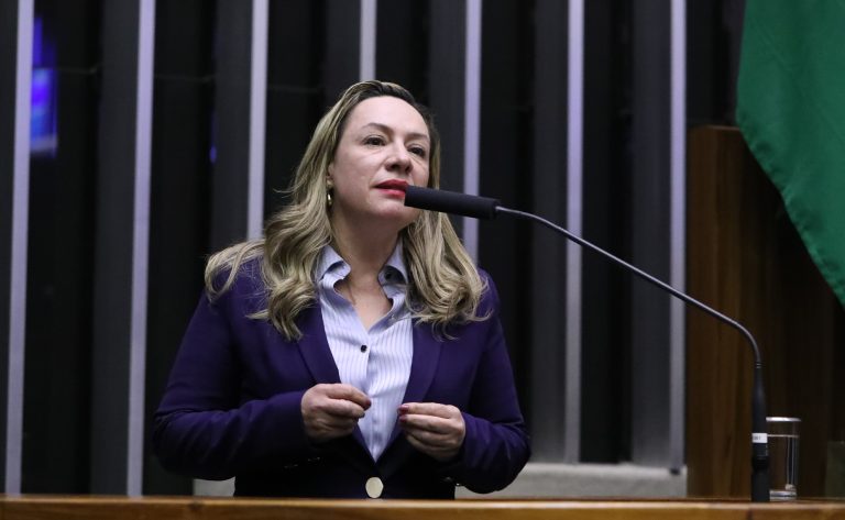 O Projeto de Lei 4986/23 reserva salas para o acolhimento of mulheres vítimas de violência em delegacias de municípios. A proposta tramita na Câmara dos Deputados foi assinado by 52 deputados.