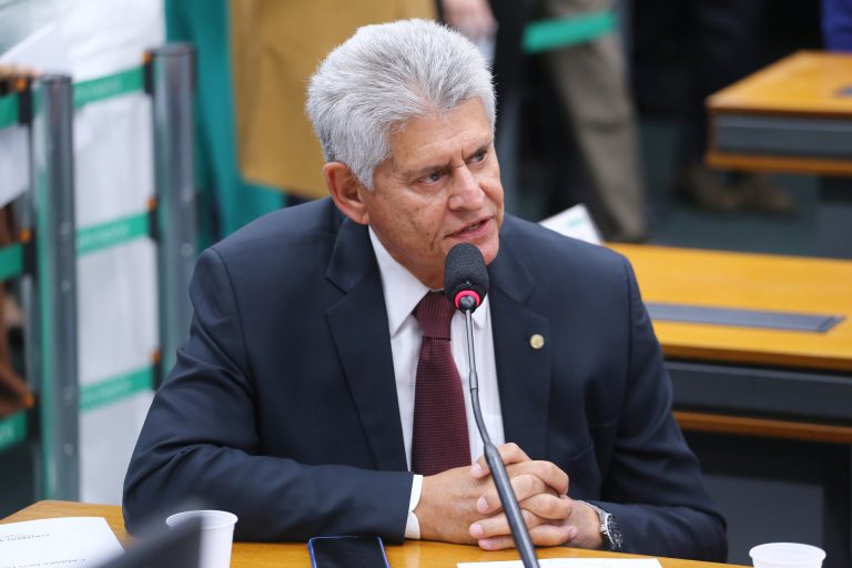 Projeto de Lei 1413/23 permite que uma decisão judicial transitada em julgado seja executada sem necessidade of transcurso de prazo (15 dias) Deputado Afonso Motta (PDT-RS) argumenta that a lei atual implica "mais custos para todos"