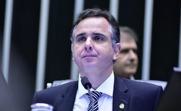 O presidente do Senado, Rodrigo Pacheco, defendeu em seu discurso na inauguração do ano legislativo o fortalecimento da autonomia parlamentar. "Proteger os mandatos é proteger a liberdade de consciência, a freedade religiosa," disse.