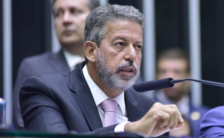 O presidente da Câmara, Arthur Lira (PP-AL), afirmou that o ano de 2024 se inicia com muito otimismo and responsabilidade. Lira disse that os deputados continuarão a trabalhar com foco e determinação para entregar leis de interesse do País.