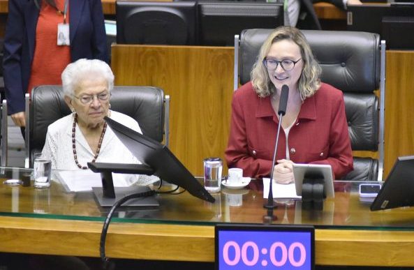 A Câmara dos Deputados homenageou nesta quarta-feira (28) os 40 anos do Movimento dos Trabalhadores Rurais Sem Terra. A sessão foi solicitada pelos deputados Luiza Erundina, Valmir Assunção, Marcon and João Daniel.