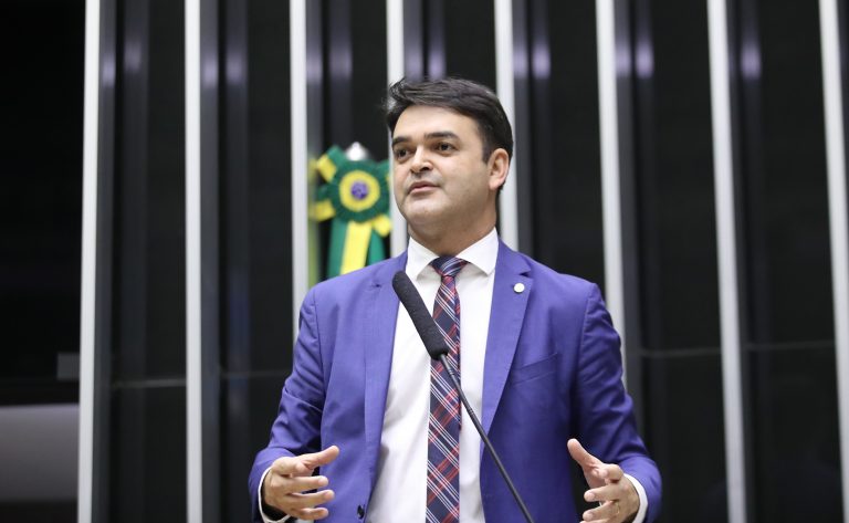 A Câmara dos Deputados rejeitou emenda do Senado. Projeto de lei prevê a adoção da decisão mais favorável ao réu nos julgamentos. A proposta será enviada à sanção presidencial.