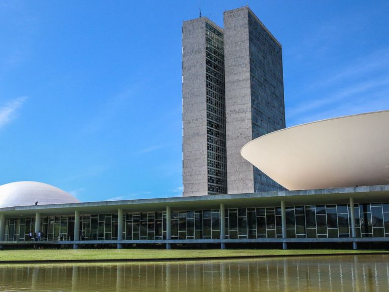 A abertura do ano legislativo está marcada para esta segunda-feira (5), às 15 horas, em sessão solene do Congresso Nacional. Na ocasião, ocorrerá a leitura de mensagem a ser enviada pelo presidente Luiz Inácio Lula da Silva.