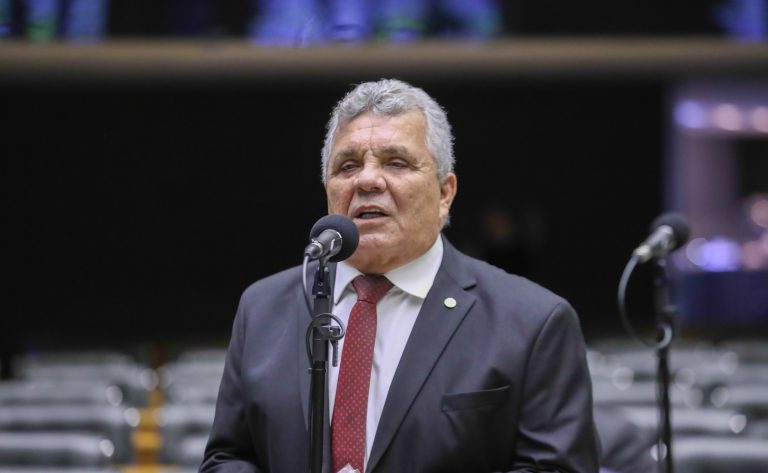 Alberto Fraga (PL-DF) foi eleito presidente da Comissão de Segurança Pública e Combate ao Crime Organizado. Fraga está em seu quinto mandato na Câmara e atualmente é vice-líder do PL. Ele presidiu duas Comissões Parlamentares de Inquérito.