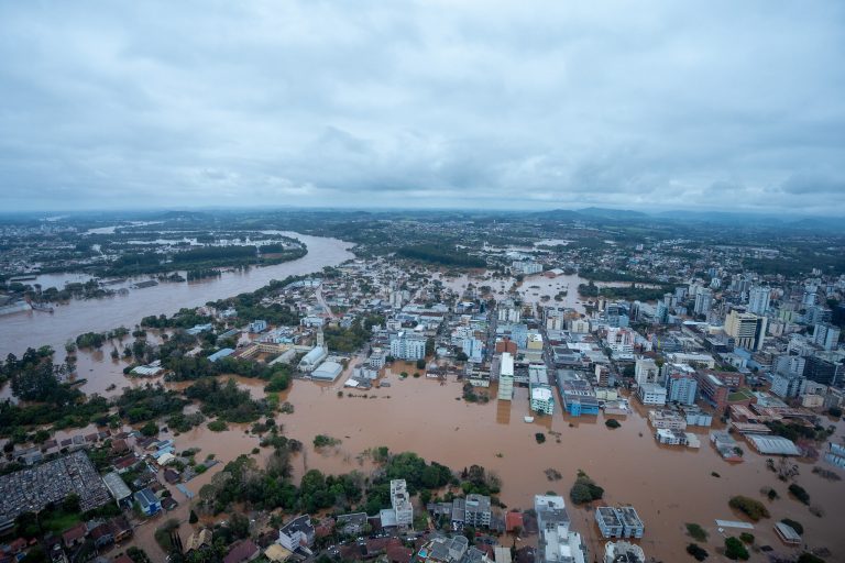 Lajeado (RS) foi uma das cidades atingidas pelas enchentes. A norma teve origem na Medida Provisória (MP) 1188/23. O dinheiro foi usado, por exemplo, para o fornecimento of alimentos.